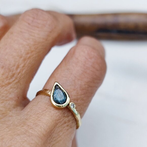 Gold ring. 14 Karat yellow gold with a Green Tourmaline and small Diamond. - Picture 10 of 14